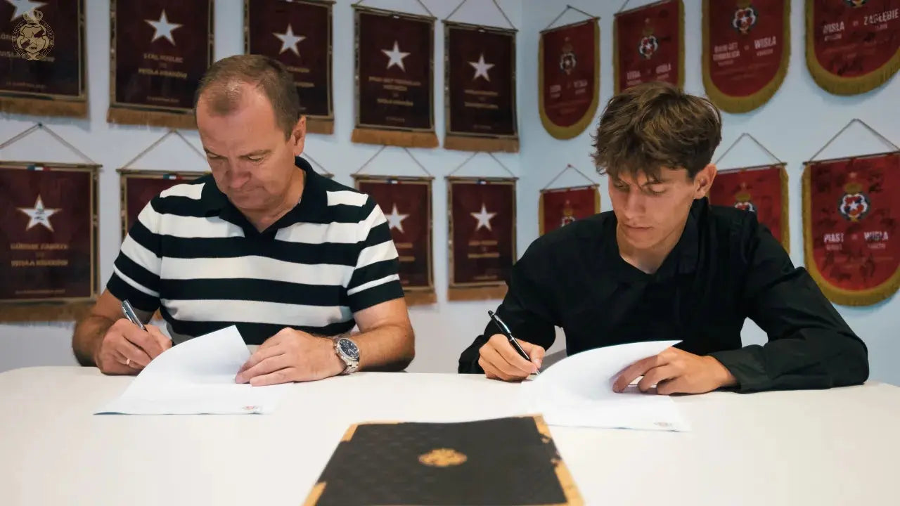 Zdjęcie: Maciej Pachel z profesjonalnym kontraktem