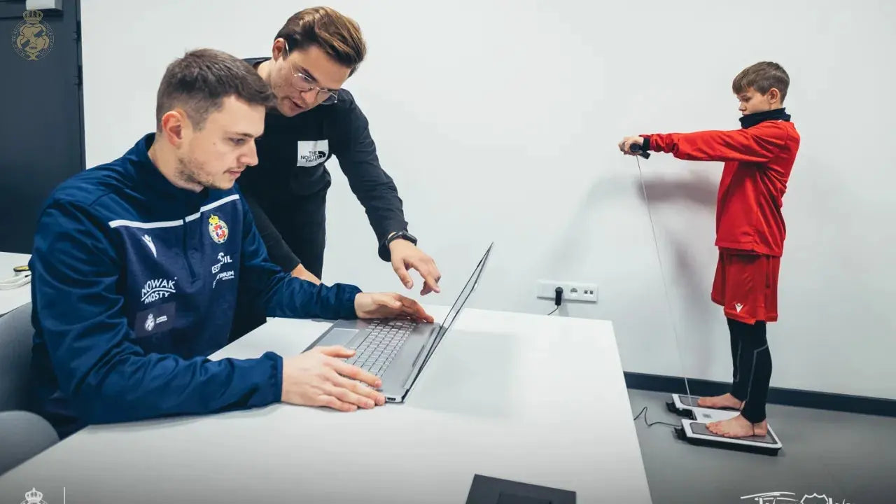 Zdjęcie: Testy PHV w szkoleniu młodych Wiślaków