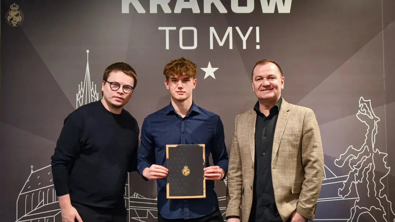 Zdjęcie: Dominik Maśnica podpisał profesjonalny kontrakt