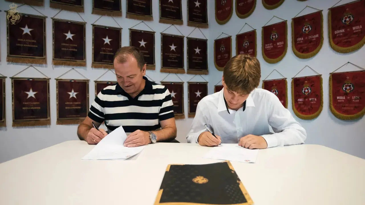 Zdjęcie: Pierwszy profesjonalny kontrakt Jana Molendy