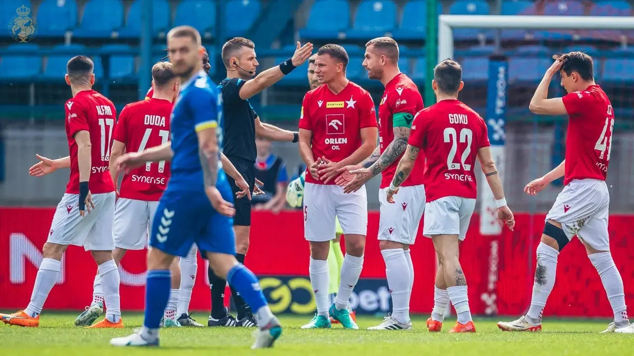 Zdjęcie: Informacja dotycząca czerwonej kartki dla Bartosza Jarocha w meczu #WISMOT