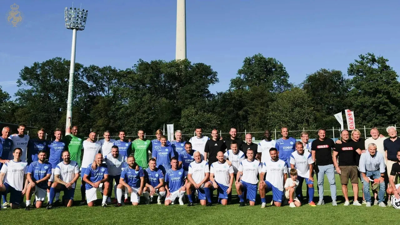 Zdjęcie: Kazimierz Kmiecik z golem podczas jubileuszu Stuttgarter Kickers