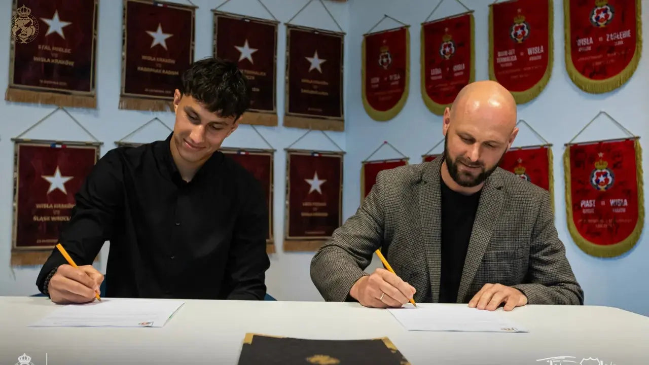 Zdjęcie: Jakub Nowiński podpisał pierwszy profesjonalny kontrakt