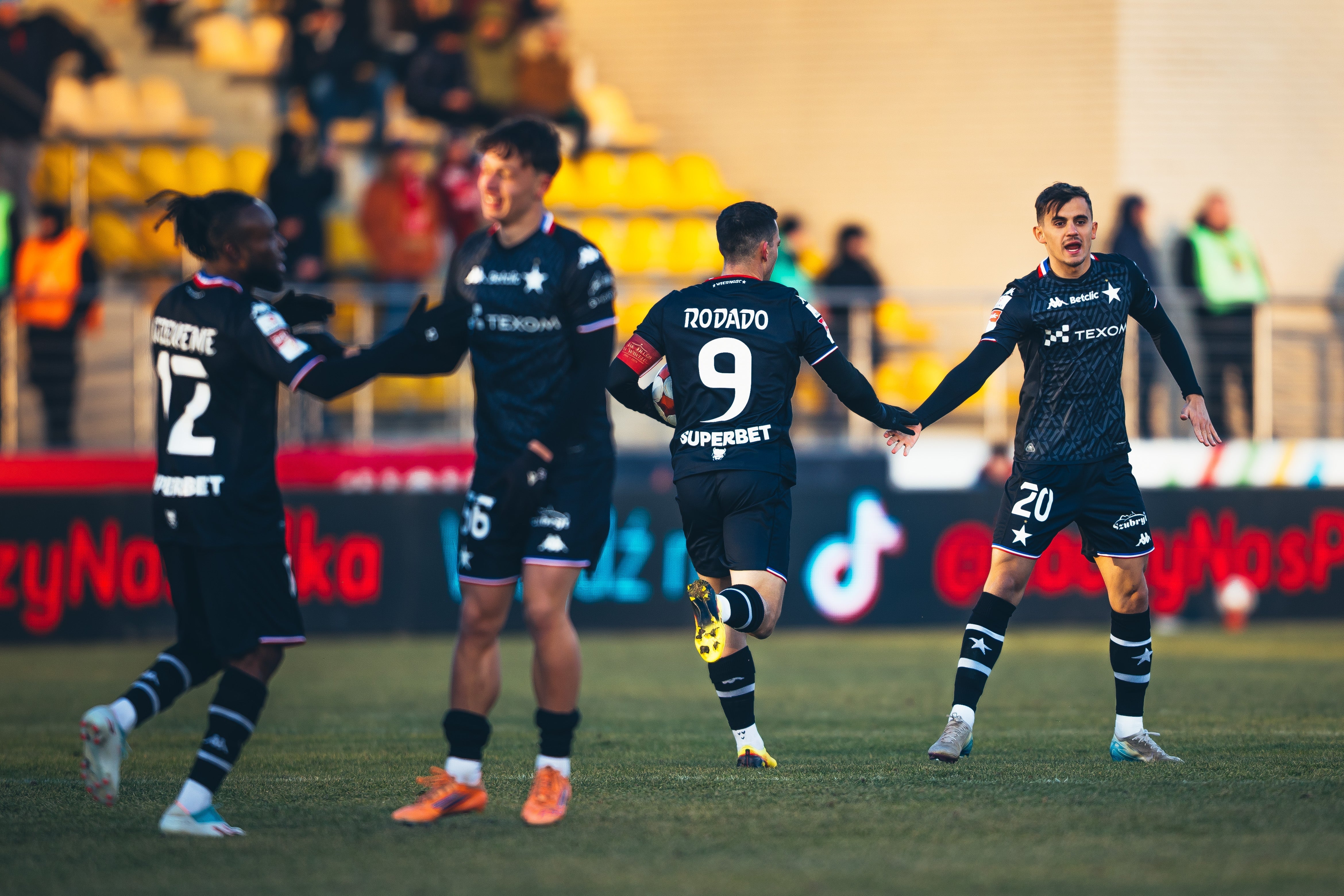 Tylko remis w meczu z Pogonią Grodzisk Mazowiecki - Wisła Kraków® Official Platform