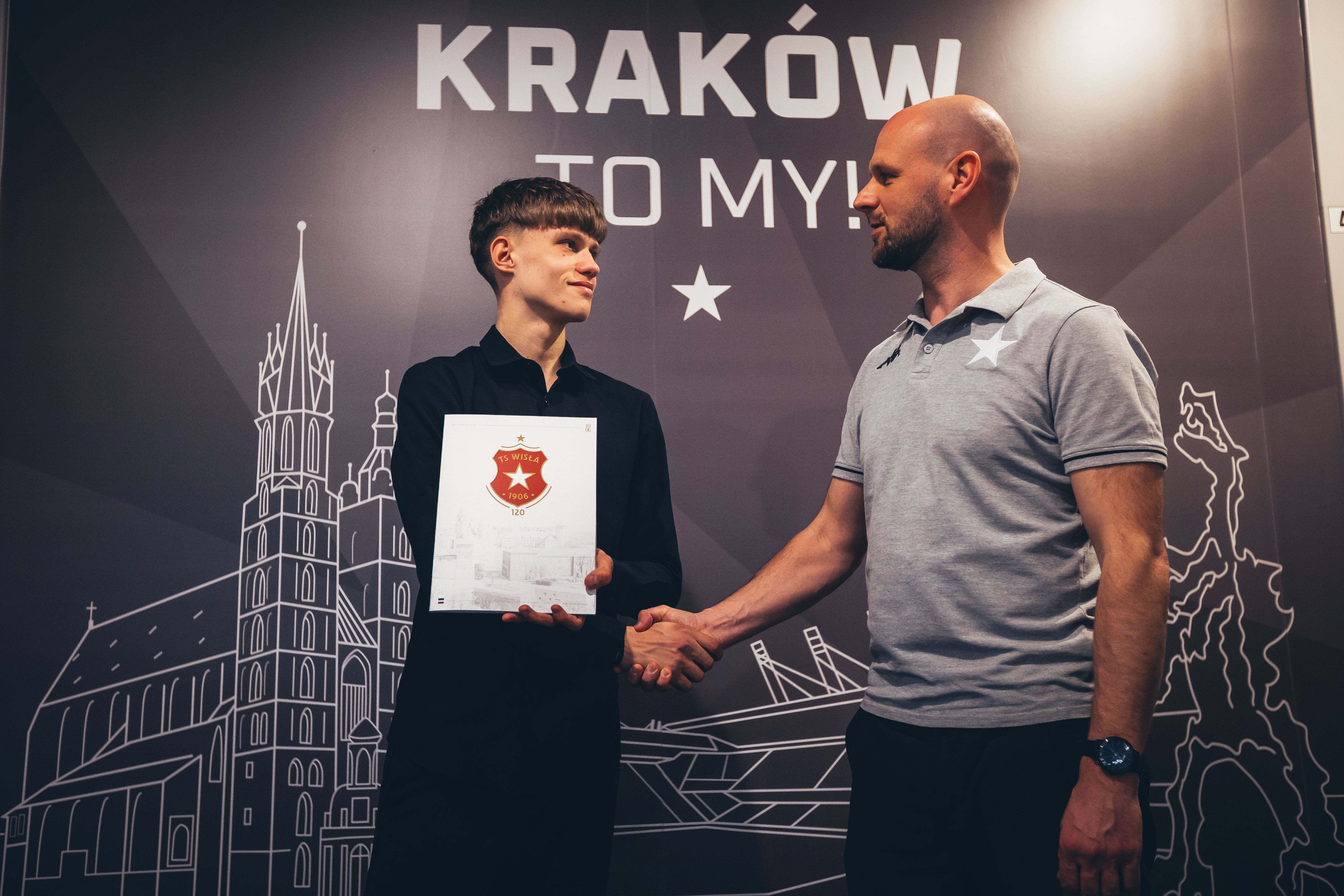 Bartosz Wajda z pierwszym profesjonalnym kontraktem - Wisła Kraków® Official Platform