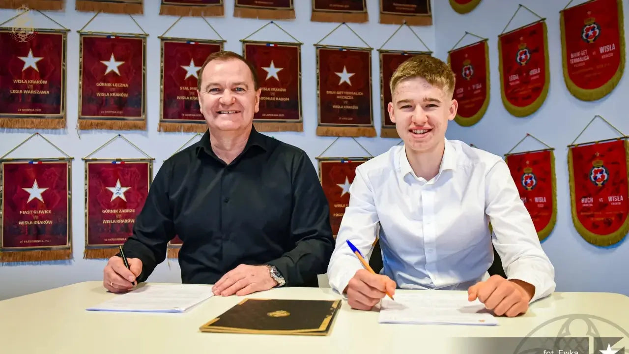 Zdjęcie: 16-letni Maksym Tsymbaliuk z pierwszym profesjonalnym kontraktem