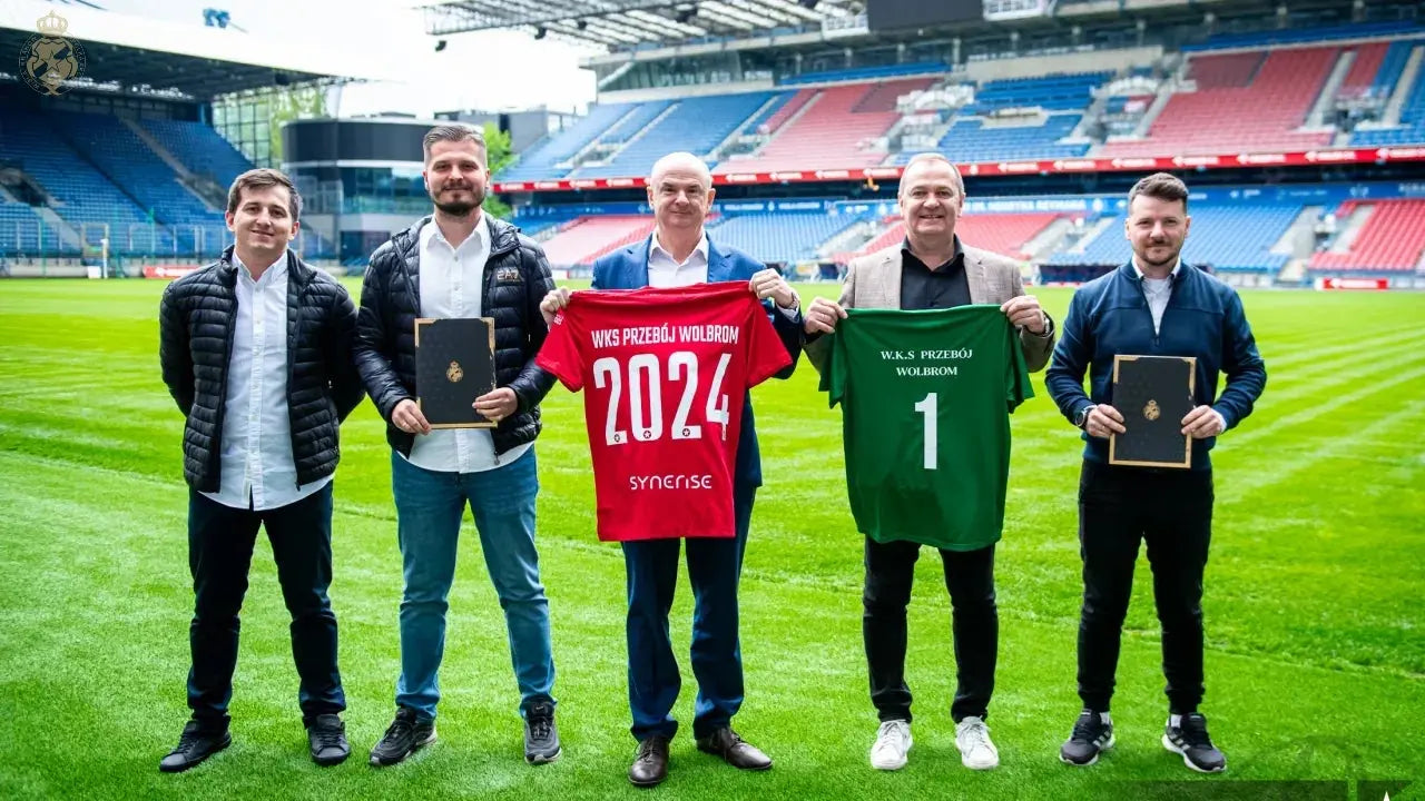 Zdjęcie: WKS Przebój Wolbrom klubem partnerskim wiślackiej Akademii!