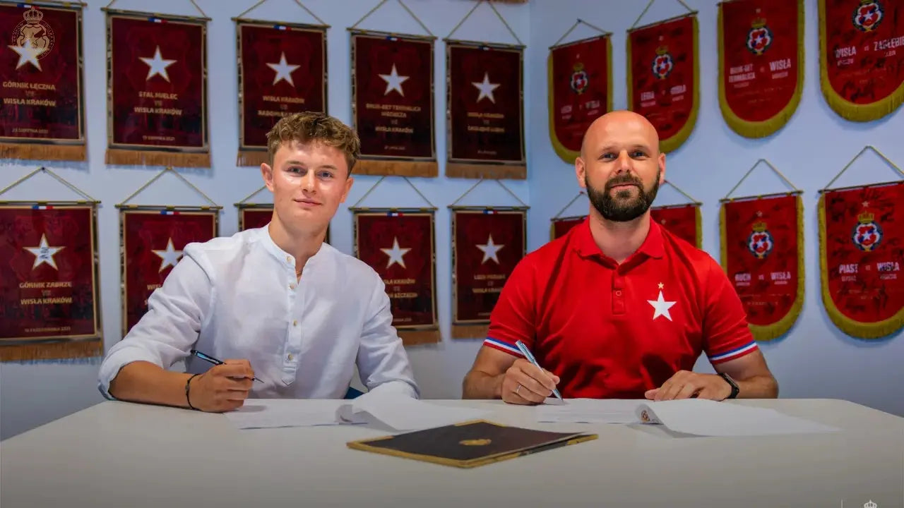 Zdjęcie: Kacper Symula podpisał nowy profesjonalny kontrakt