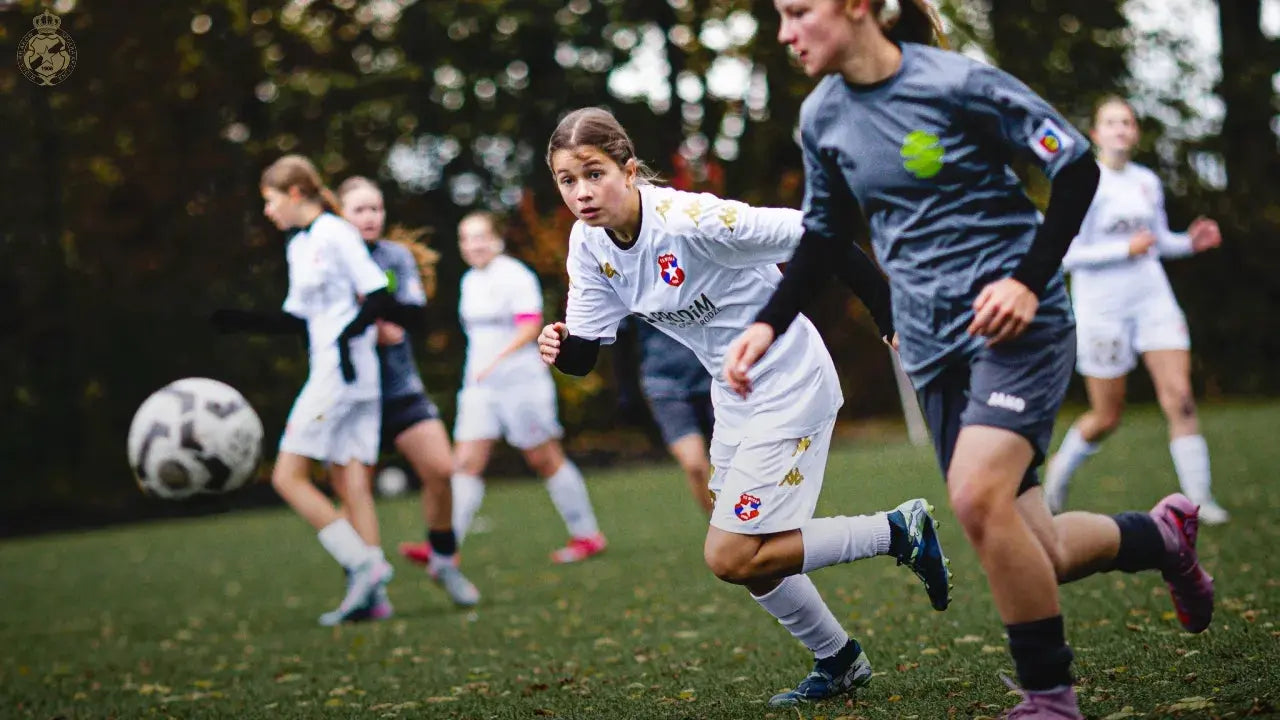 Zdjęcie: Podsumowanie weekendowych spotkań młodych piłkarek Białej Gwiazdy