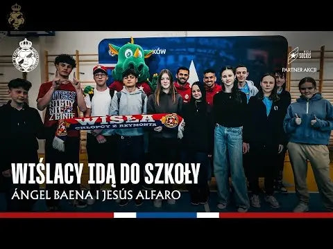 Wiślacy-idą-do-szkoły-Ángel-Baena-i-Jesús-Alfaro-w-Szkole-Podstawowej-we-Wrząsowicach Wisła Kraków® | Official Platform