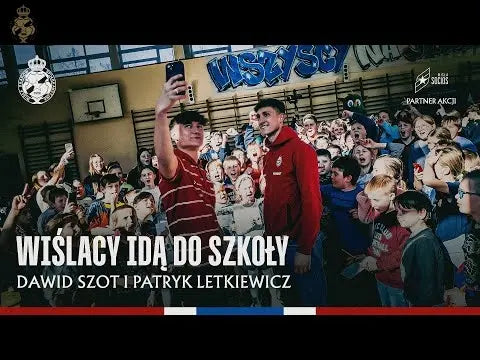 Wiślacy-idą-do-szkoły-Dawid-Szot-i-Patryk-Letkiewicz-w-SP.-nr-3-w-Myślenicach Wisła Kraków® | Official Platform