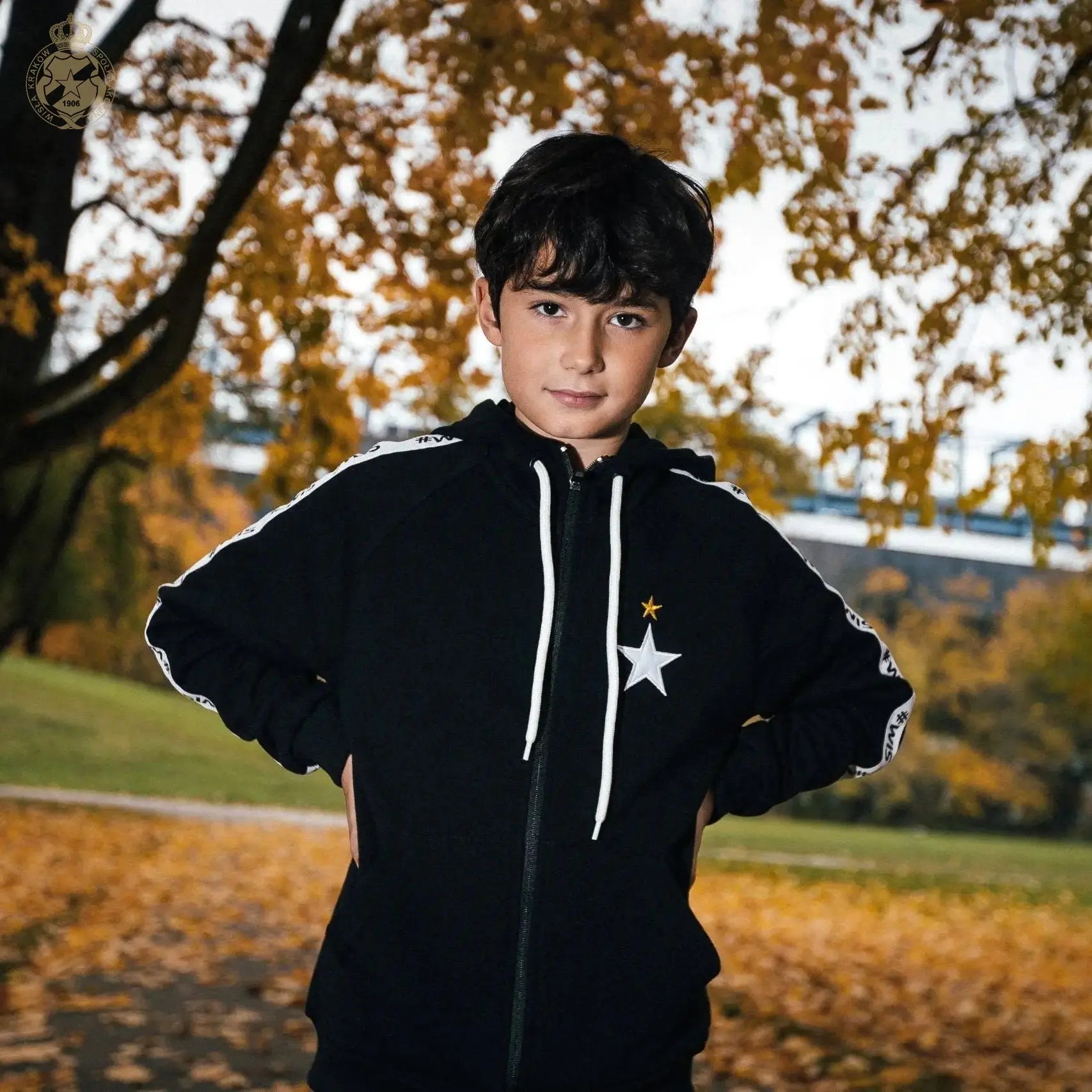 Bluza dziecięca #WIS z kapturem - czarna Official FanShop - TS Wisła Kraków SA