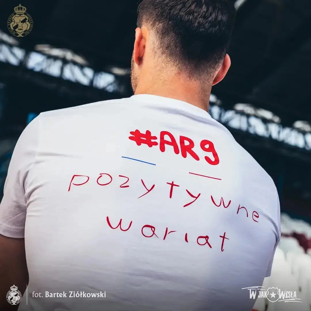 T-shirt Ángel Rodado #AR9 „Pozytywne Wariat” – biały - TS Wisła Kraków SA