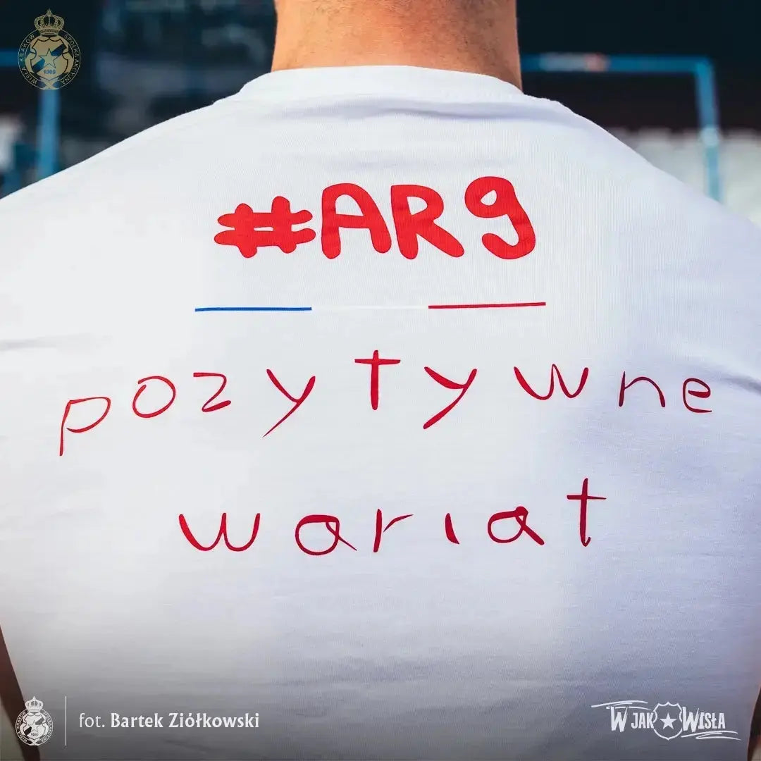 T-shirt Ángel Rodado #AR9 „Pozytywne Wariat” – biały - TS Wisła Kraków SA
