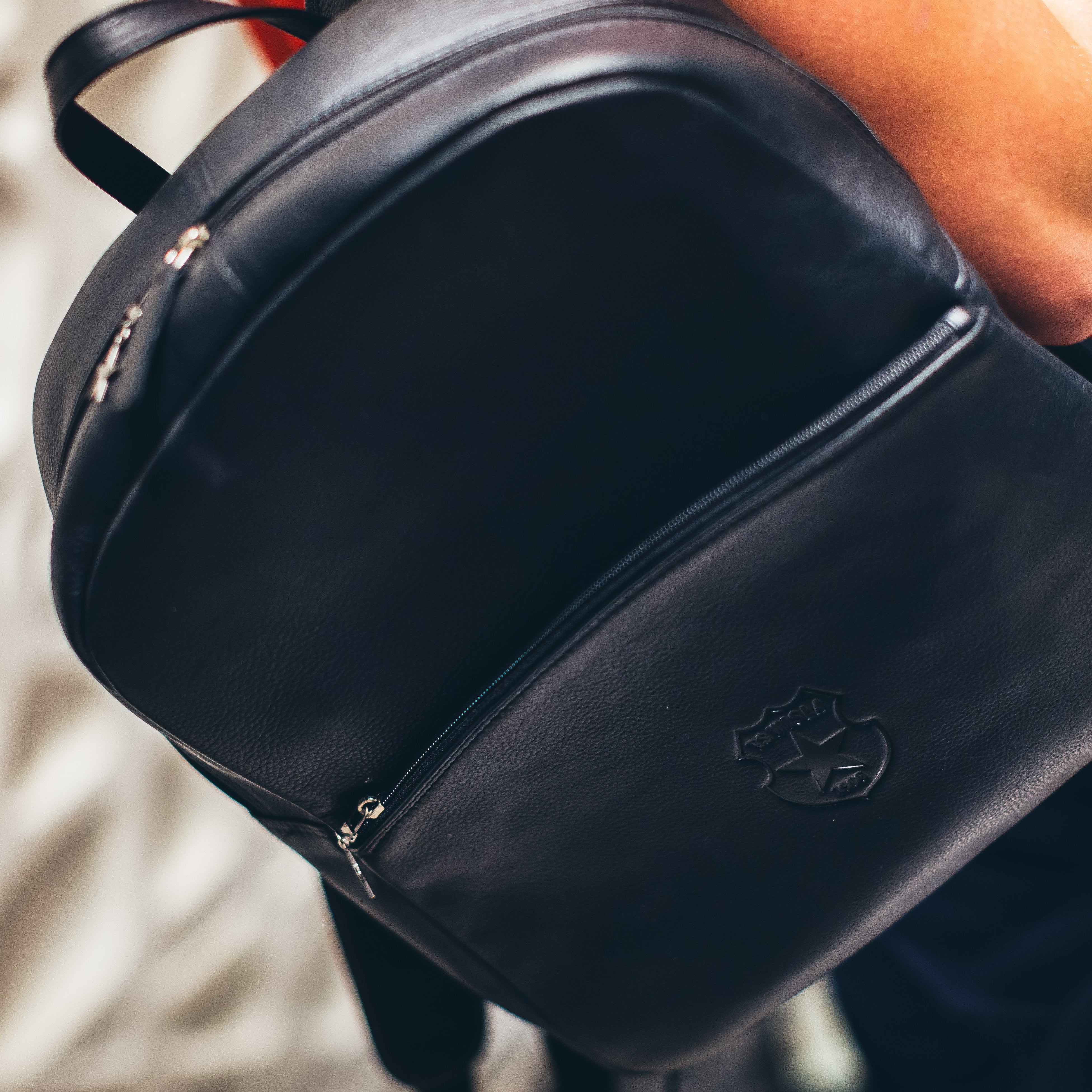 Plecak skórzany tłoczony Herb TS - czarny - Wisła Kraków Offical FanShop