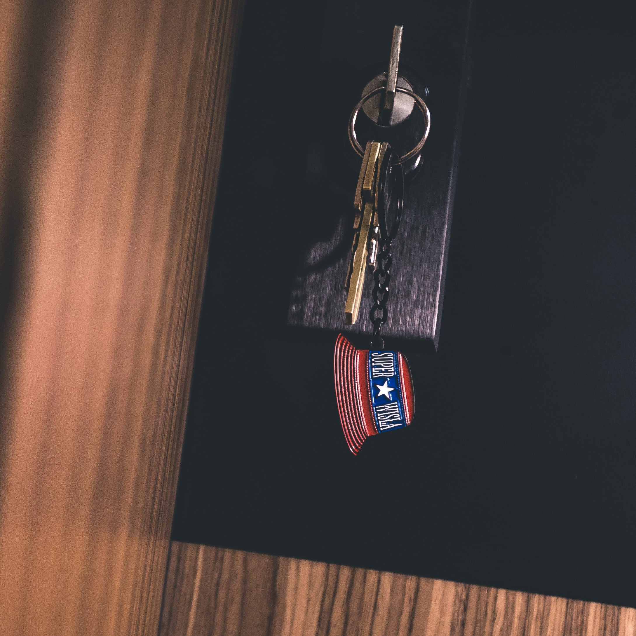 Брелок з металевого капелюха