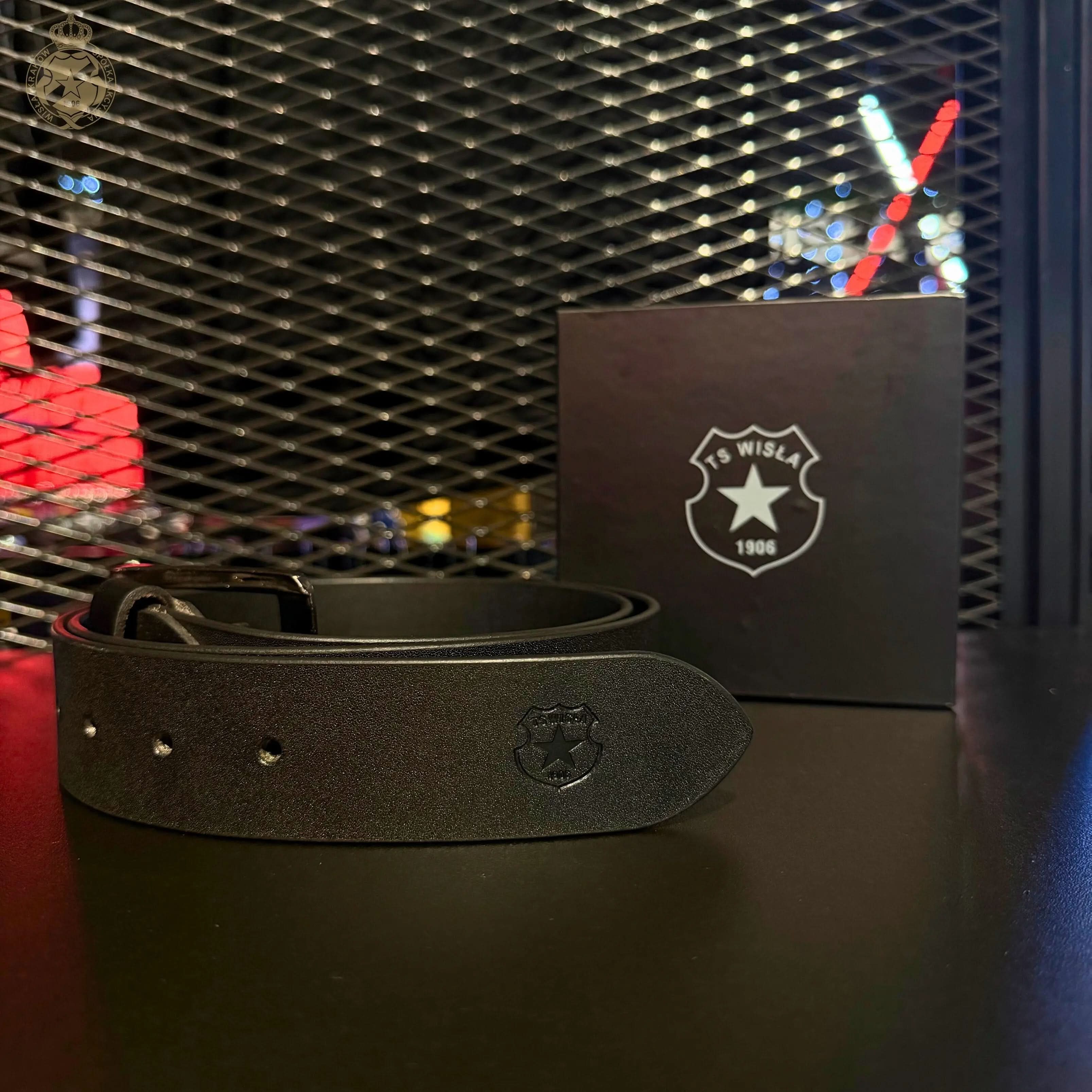 Pasek skórzany tłoczony Herb TS - czarny Wisła Kraków Offical FanShop