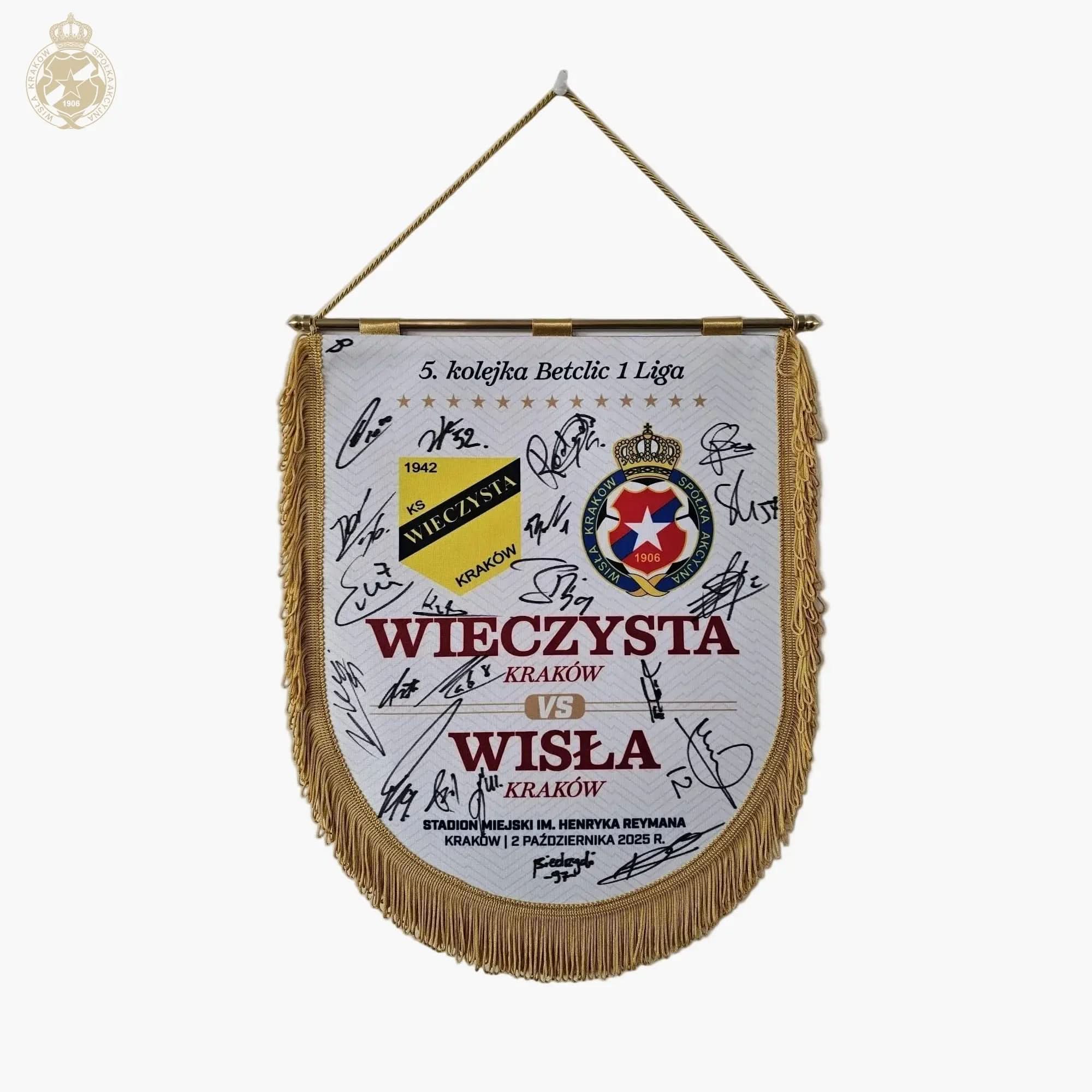 Licytacja - Proporzec meczowy- Wieczysta Kraków - Wisła Kraków - Betclic 1 Liga z podpisami Wisła Kraków Offical FanShop