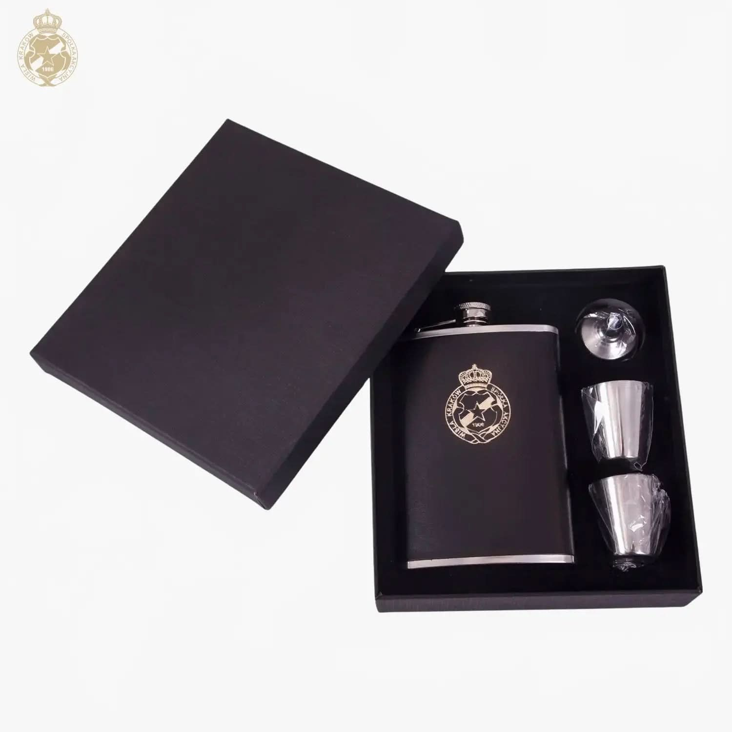 Piersiówka skórzana Herb - czarna - TS Wisła Kraków SA